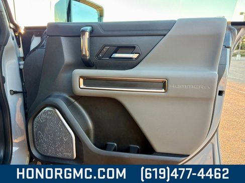 Used 2025 GMC Hummer EV 2X w/ Extreme Off-Road Package image 23