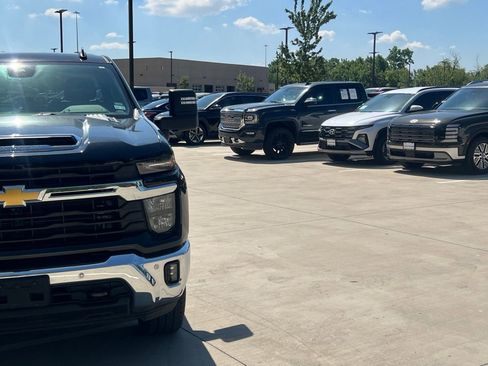 Used 2025 Chevrolet Silverado 3500 LT w/ Safety Package AWD/4WD image 3