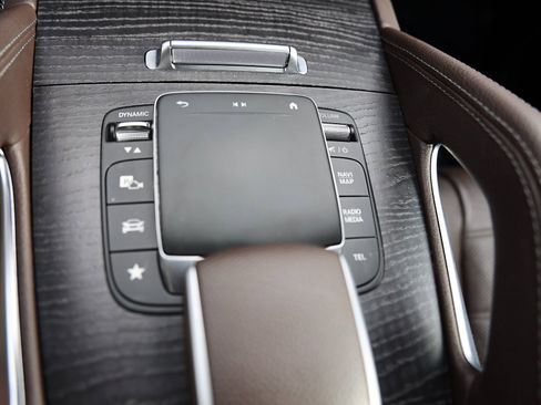 Used 2022 Mercedes-Benz GLE 350 4MATIC image 33