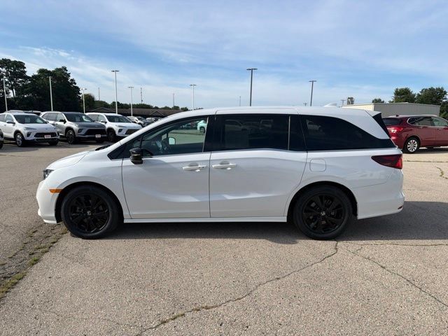Used 2023 Honda Odyssey Sport image 2