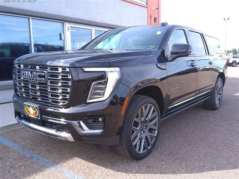 Used 2025 GMC Yukon XL Denali Ultimate AWD/4WD image 1