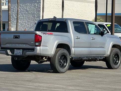 Used 2019 Toyota Tacoma TRD Sport w/ Technology Package AWD/4WD image 4