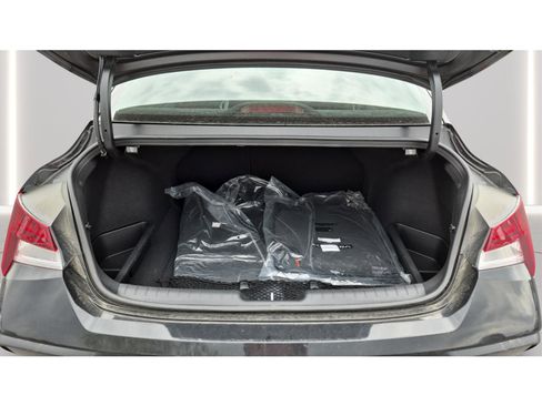 Used 2026 Hyundai Elantra SEL Sport Premium image 9