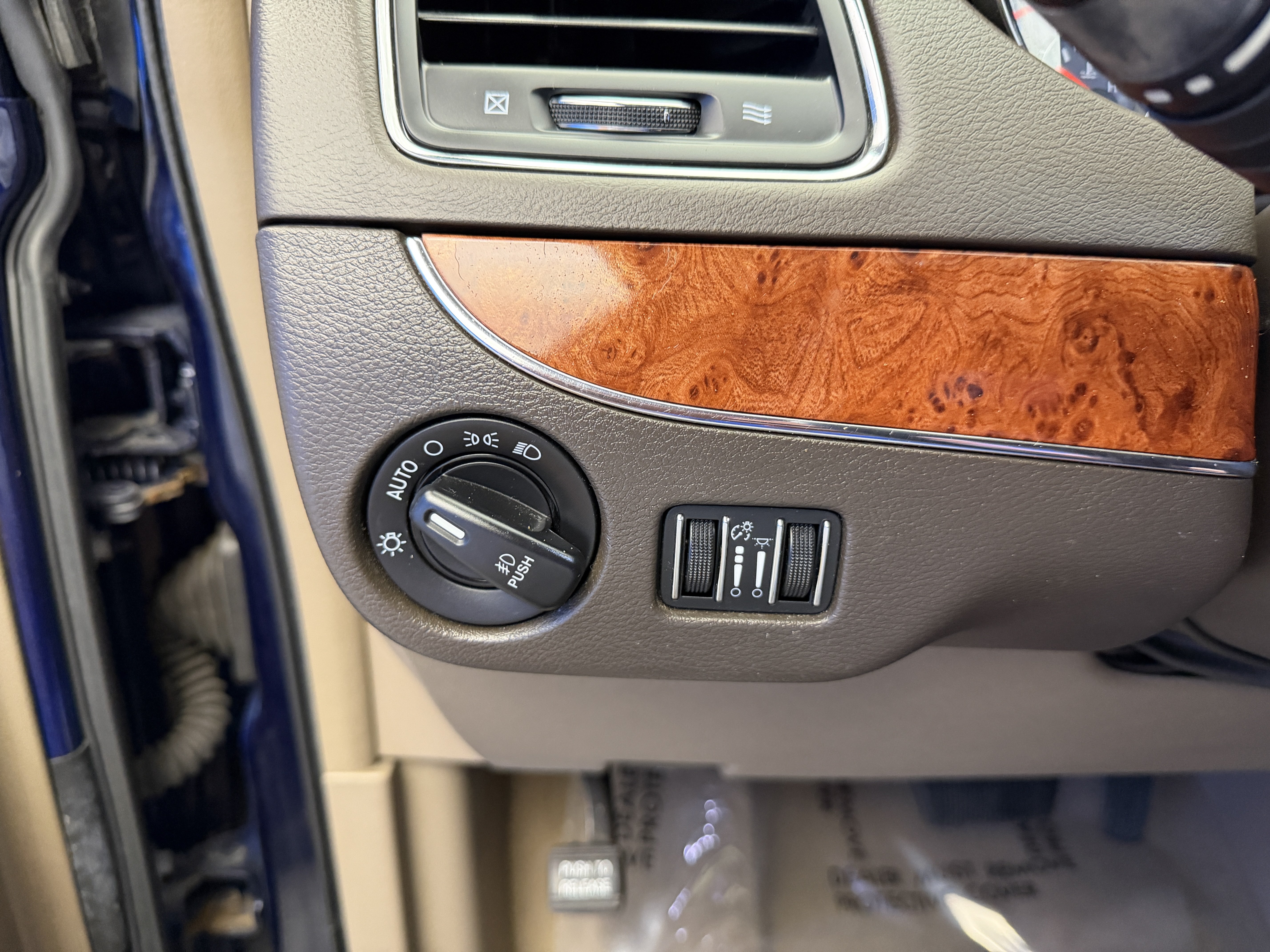 Used 2015 Chrysler Town & Country Touring w/ Driver Convenience Group FWD image 15
