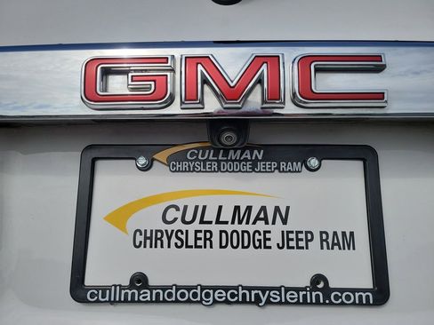 Used 2022 GMC Acadia SLE image 32