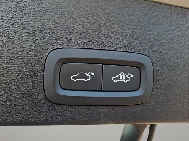 Certified 2025 Volvo XC40 B5 Core AWD/4WD image 20