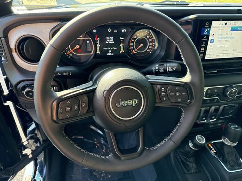 Used 2025 Jeep Wrangler Sport image 17