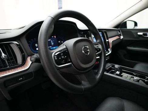 Used 2025 Volvo V60 B5 Cross Country Plus image 8