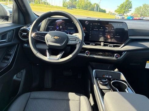 New 2026 Chevrolet Equinox LT FWD image 17