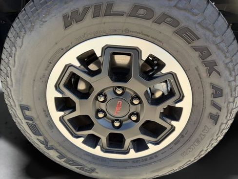 Used 2025 Toyota 4Runner TRD Off-Road image 34