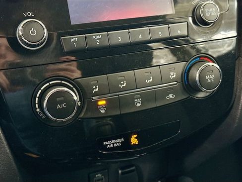 Used 2017 Nissan Rogue S image 16