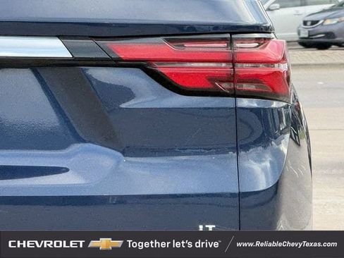 Used 2023 Chevrolet Traverse LT w/ Rear Camera Mirror Package AWD/4WD image 10