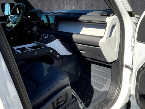 Used 2025 Land Rover Defender 110 S image 26