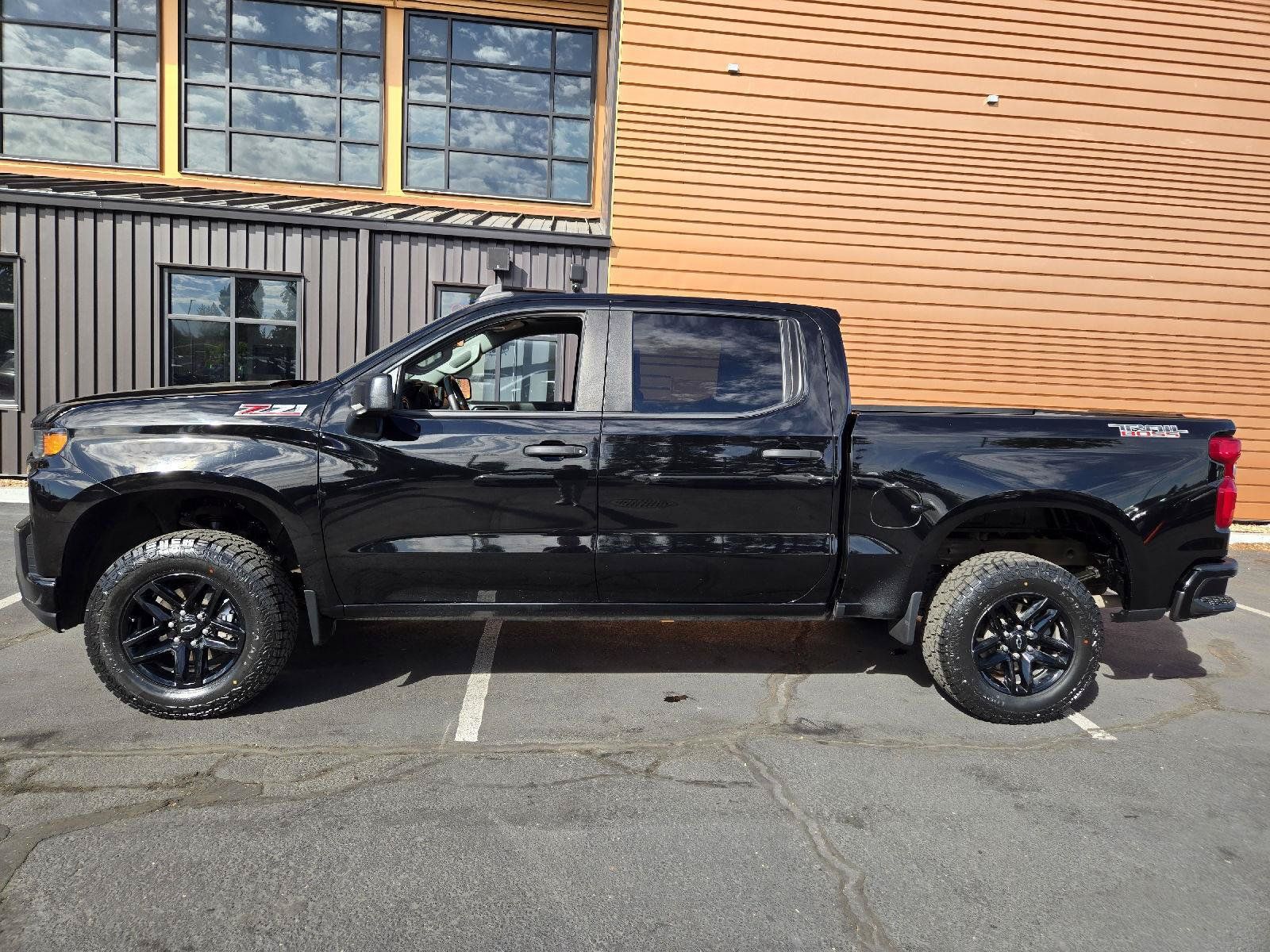 Used 2021 Chevrolet Silverado 1500 Custom Trail Boss w/ LPO, Dark Essentials Package AWD/4WD image 2