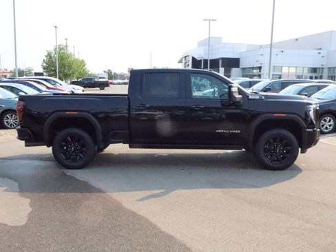 Used 2024 GMC Sierra 2500 AT4 w/ AT4 Premium Plus Package AWD/4WD image 8