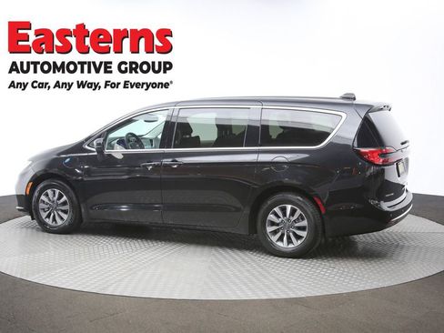 Used 2023 Chrysler Pacifica Touring-L image 59