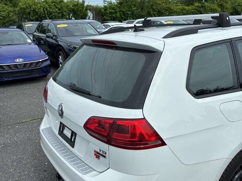 Used 2017 Volkswagen Golf S AWD/4WD image 3