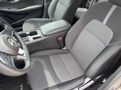 Used 2025 Nissan Sentra SV FWD image 36