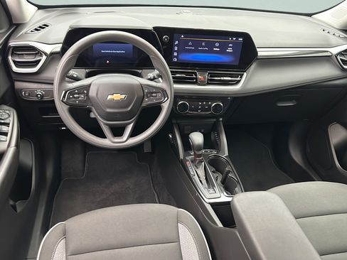 Used 2025 Chevrolet TrailBlazer LT w/ Driver Confidence Package AWD/4WD image 11