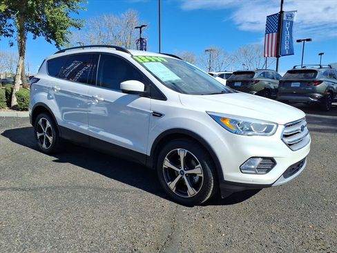 Used 2018 Ford Escape SEL image 3