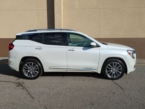 Used 2024 GMC Terrain Denali w/ Denali Premium Package image 3