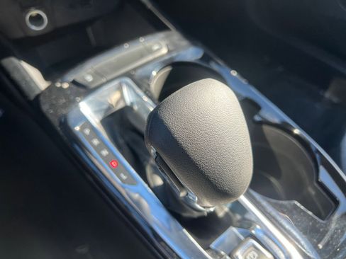 Used 2025 Chevrolet Trax LT image 41