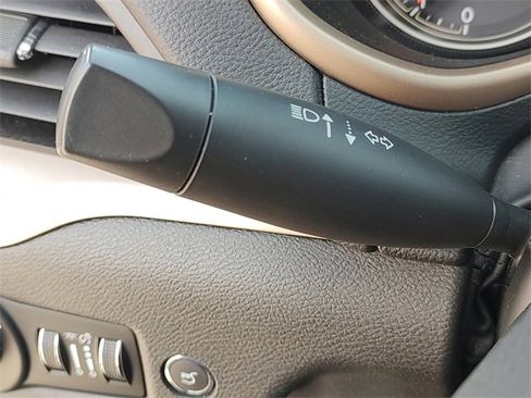 Certified 2018 Jeep Cherokee Limited w/ Technology Group image 28