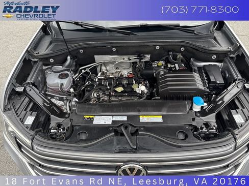 Used 2025 Volkswagen Atlas SE AWD/4WD image 10
