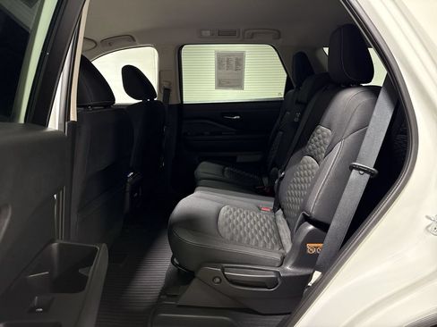 Used 2022 Nissan Pathfinder SV AWD/4WD image 22