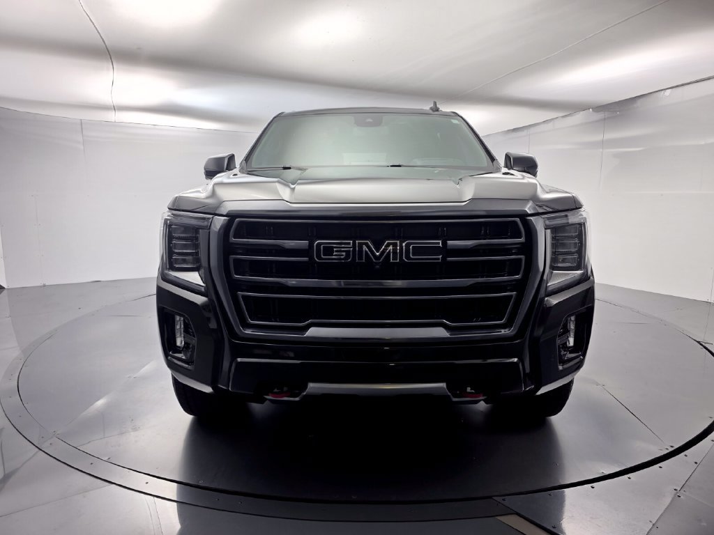 Used 2023 GMC Yukon AT4 w/ Technology Package AWD/4WD image 2