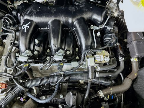 Used 2025 Nissan Pathfinder SV image 34