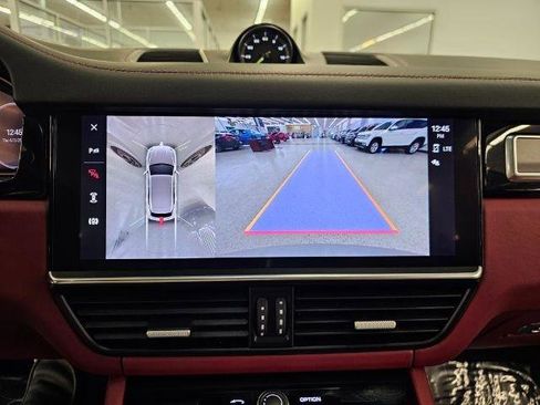 Used 2022 Porsche Cayenne Turbo S image 19