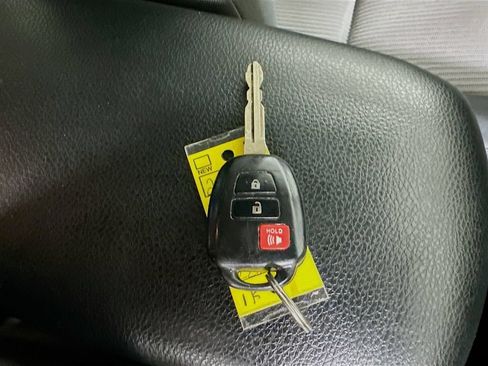 Used 2015 Toyota RAV4 LE FWD image 37