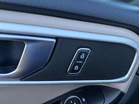 Used 2020 Ford Explorer XLT w/ Equipment Group 202A image 26