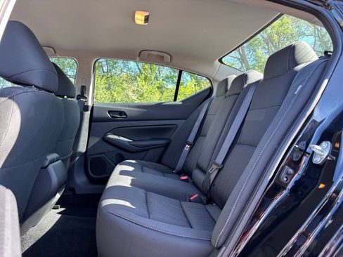 Used 2025 Nissan Altima 2.5 SV FWD image 27