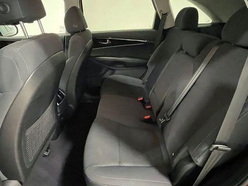 Used 2018 Kia Sorento AWD image 16