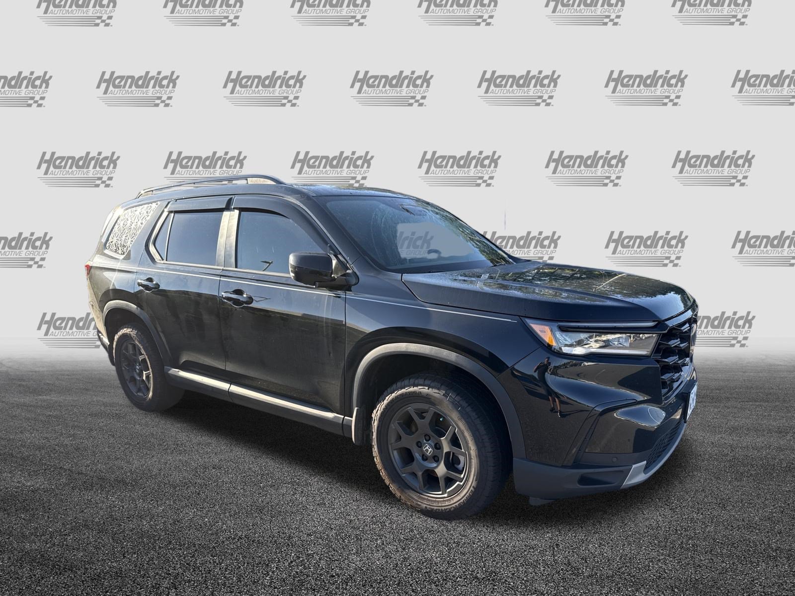Used 2025 Honda Pilot TrailSport image 2