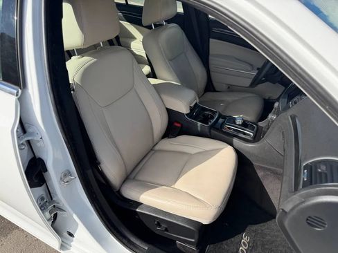 Used 2016 Chrysler 300 Limited image 35