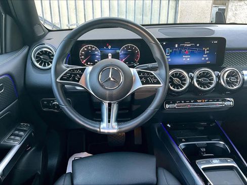 Used 2025 Mercedes-Benz GLB 250 image 5