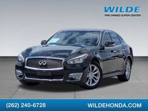 Used 2018 INFINITI Q70 Luxe RWD image 1