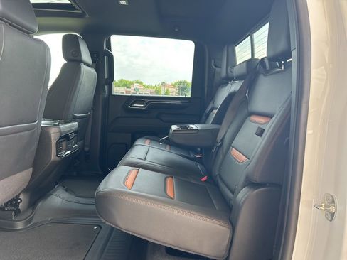 Used 2024 GMC Sierra 2500 AT4 w/ AT4 Premium Plus Package AWD/4WD image 9