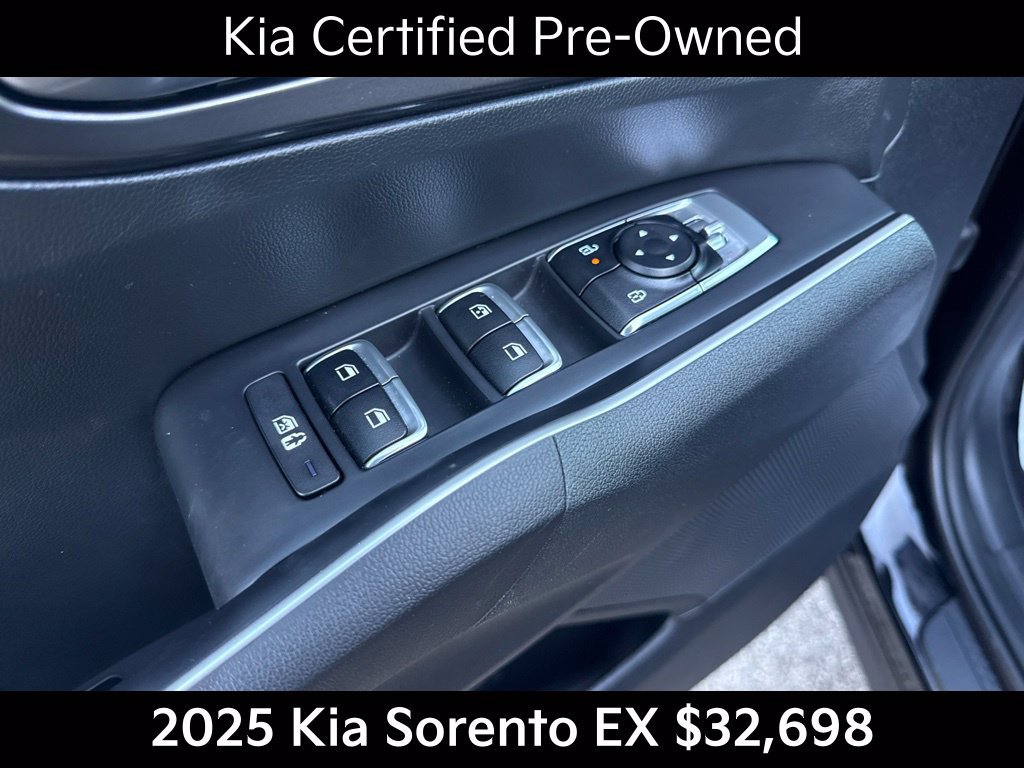 Certified 2025 Kia Sorento EX w/ Panoramic Sunroof Package AWD/4WD image 13