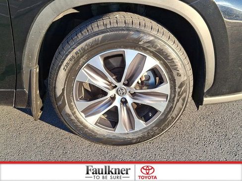 Certified 2023 Toyota Highlander L image 8