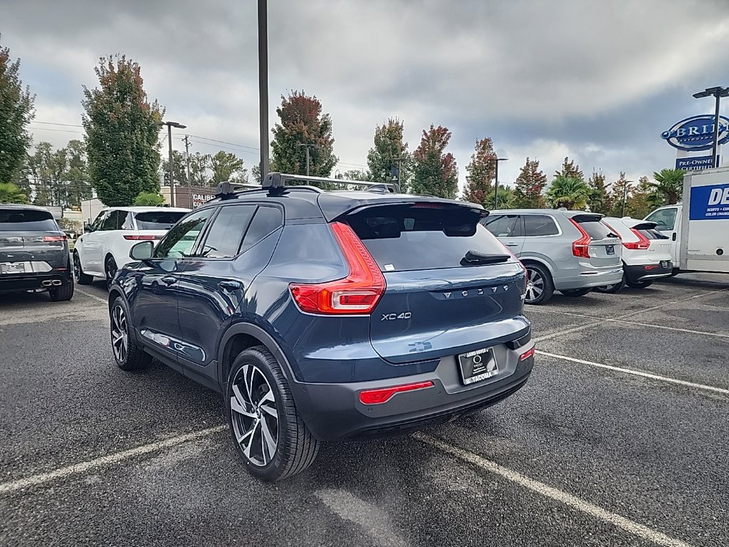 Used 2022 Volvo XC40 T5 R-Design w/ Advanced Package AWD/4WD image 3