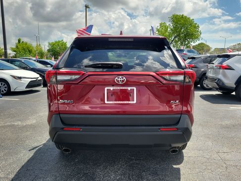 Used 2021 Toyota RAV4 XLE Premium FWD image 10