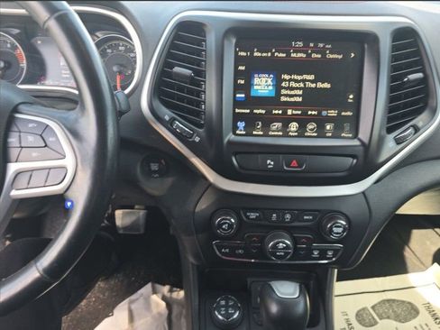 Used 2018 Jeep Cherokee Trailhawk w/ Quick Order Package 27L image 28