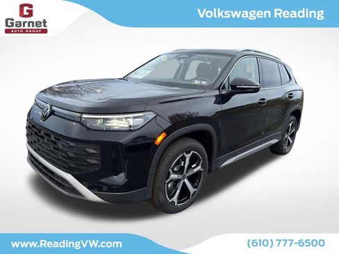 New 2025 Volkswagen Tiguan SE image 1