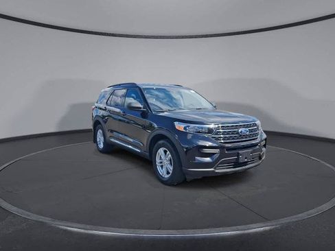 Certified 2023 Ford Explorer XLT AWD/4WD image 2