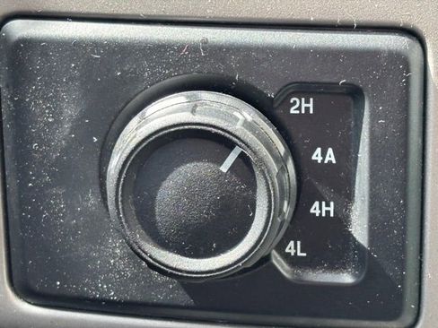 Used 2020 Ford F150 Lariat w/ Equipment Group 502A Luxury AWD/4WD image 18