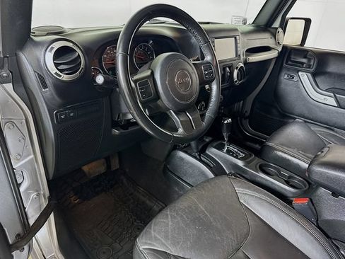Used 2017 Jeep Wrangler Unlimited Rubicon AWD/4WD image 7
